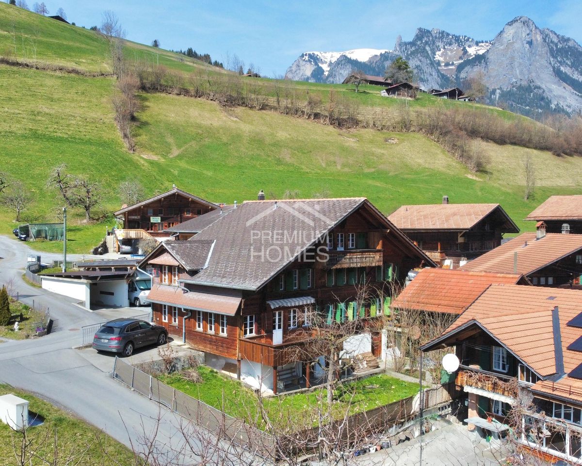 Mehrfamilienhaus mit drei Wohnungen - vermietet und vielseitig nutzbar - 0