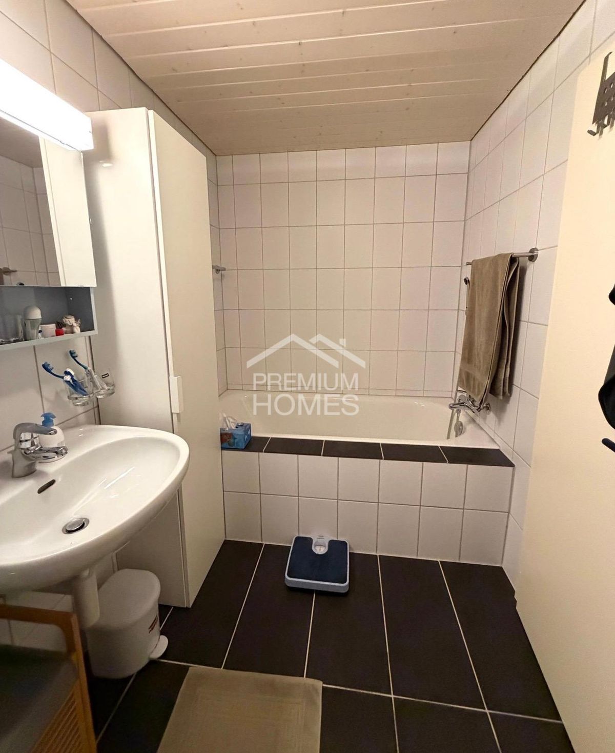 Attraktives Wohnhaus mit zwei Wohneinheiten - 1