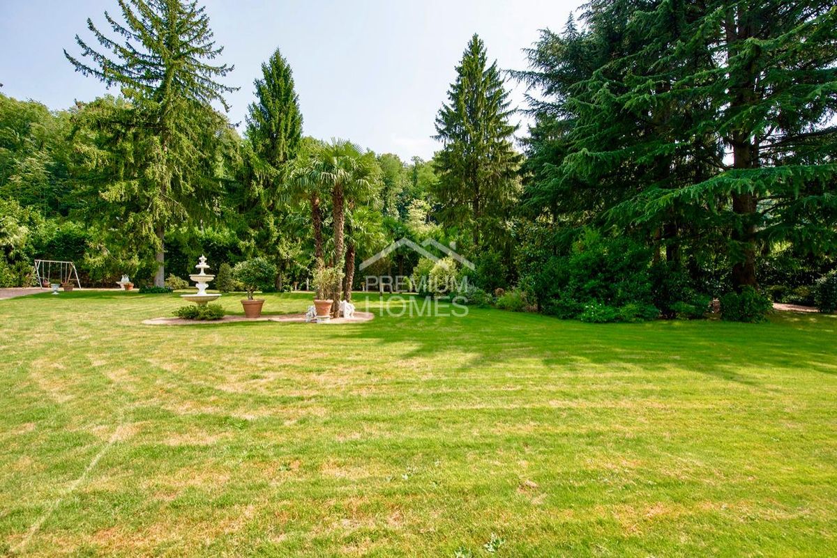Residenza di prestigio tra parco, bosco, lago e privacy assoluta - 1