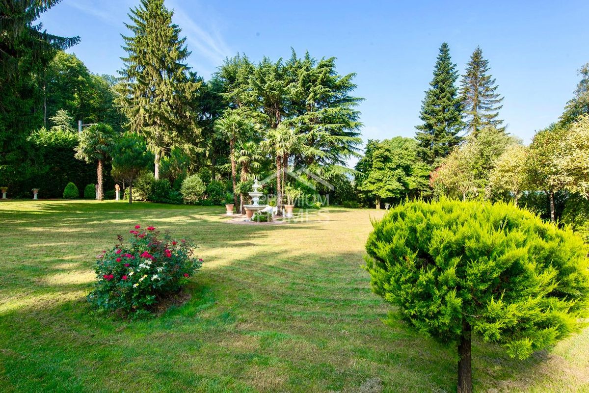 Residenza di prestigio tra parco, bosco, lago e privacy assoluta - 3