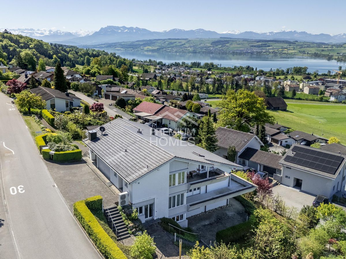 Einmalige Villa mit Blick auf Sempachersee und Zentralschweizer Alpen - 1