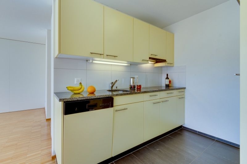 Moderne Wohlfühloase im Untergeschoss mit Sitzplatz - 2