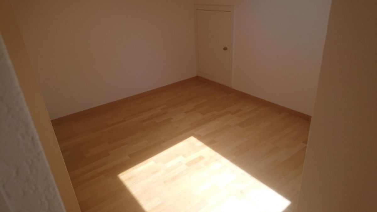 Tolle 2.5-Zimmer-Dach-Wohnung mit Nebenraum zu vermieten - 6