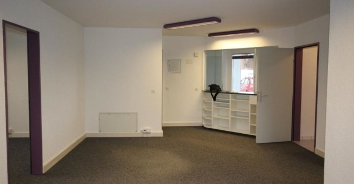 À louer  Local commercial - bureaux denviron 80 m² - 12