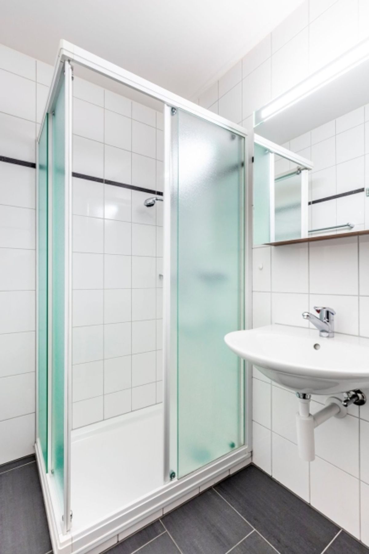 Moderne 3.5 Zimmerwohnung mit verglastem Balkon - 5