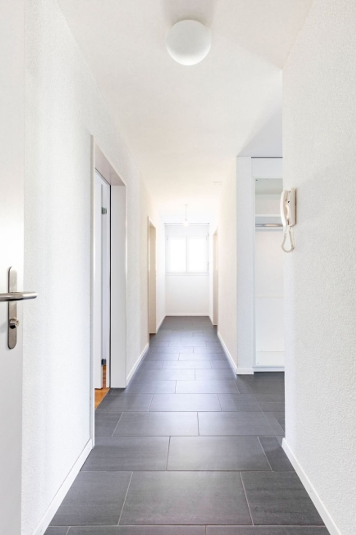 Moderne 3.5 Zimmerwohnung mit verglastem Balkon - 9