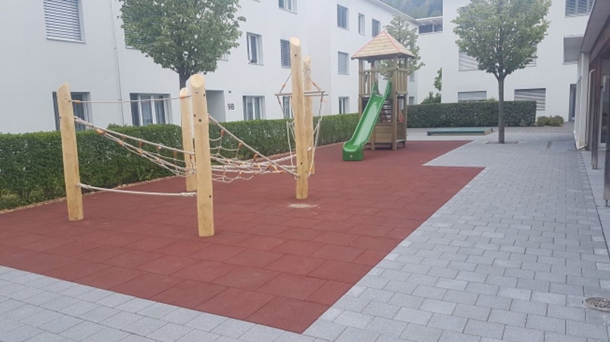 Moderne 3.5 Zimmerwohnung mit verglastem Balkon - 11
