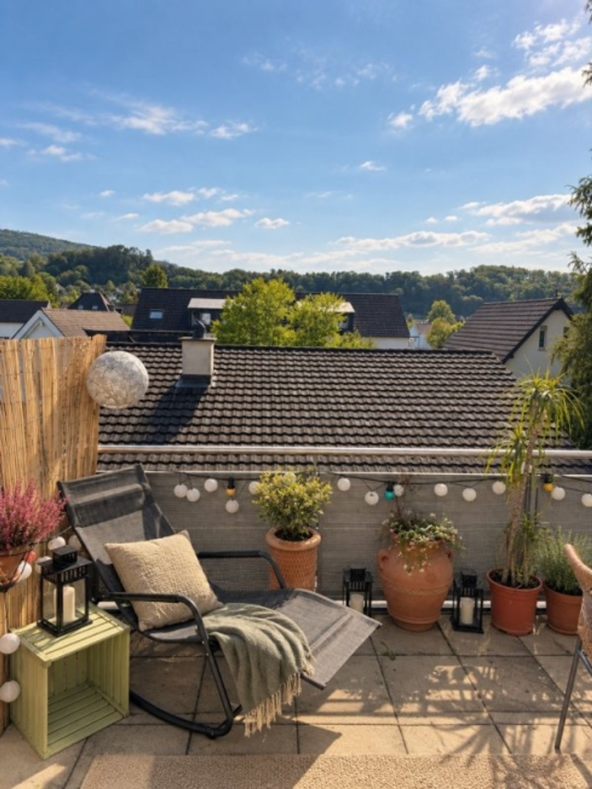 Ruhig wohnen, zentral verbunden - helle 4-Zimmer-Maisonette mit grossem Balkon in Muttenz - 1