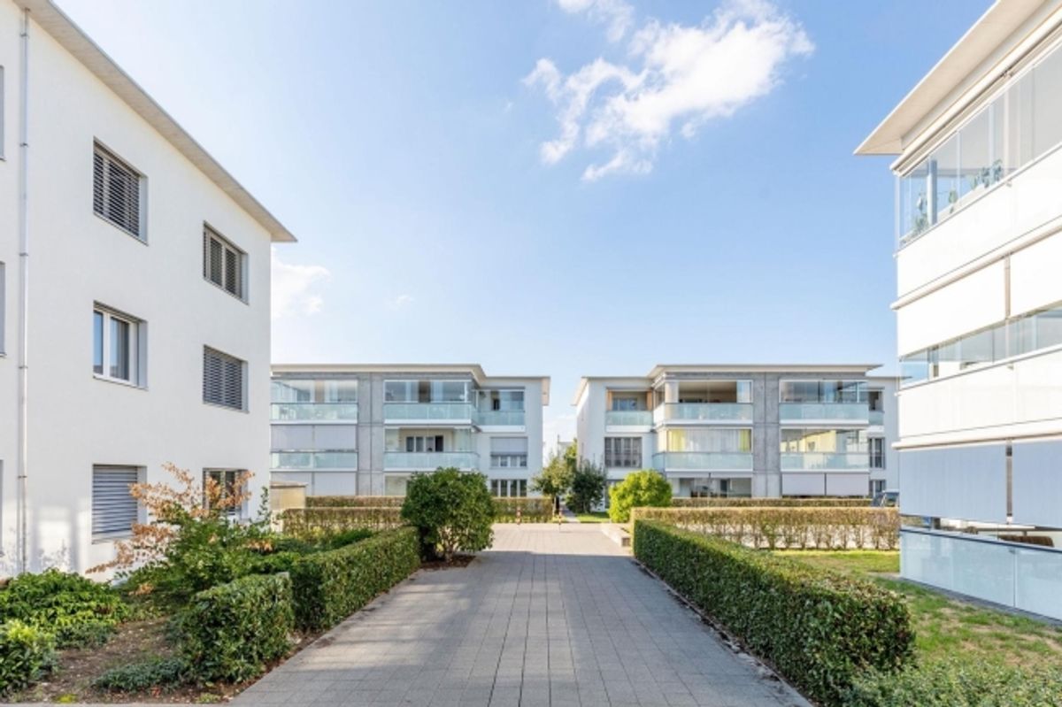Grosszügige und moderne 2.5 Zimmer-Wohnung im 1. OG - 0