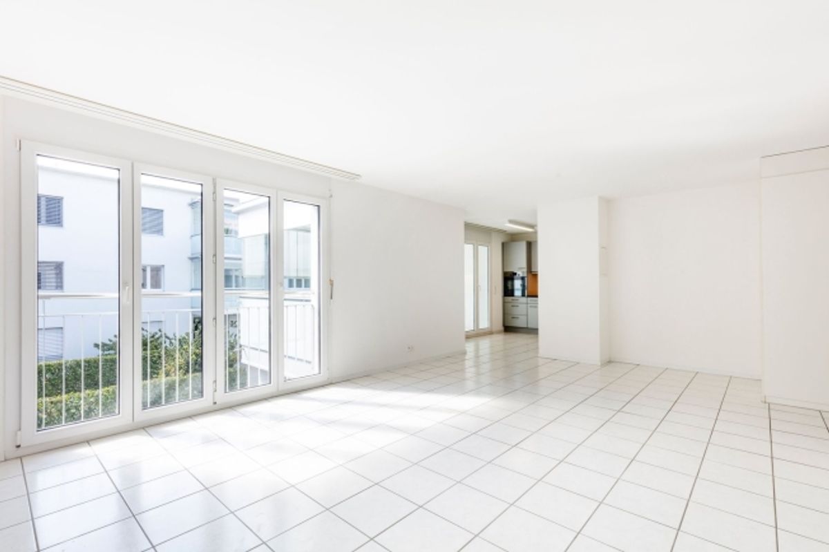Grosszügige und moderne 2.5 Zimmer-Wohnung im 1. OG - 2