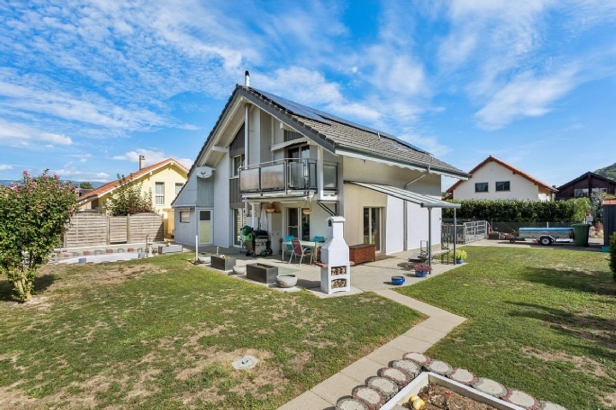 Maison individuelle avec 4 chambres à 300 mètres du lac de Neuchâtel - 0