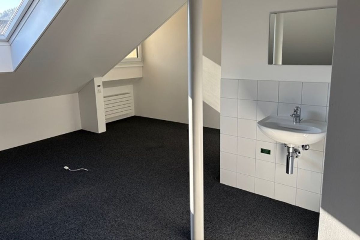 Attraktiver Büroraum im Dachgeschoss - 2