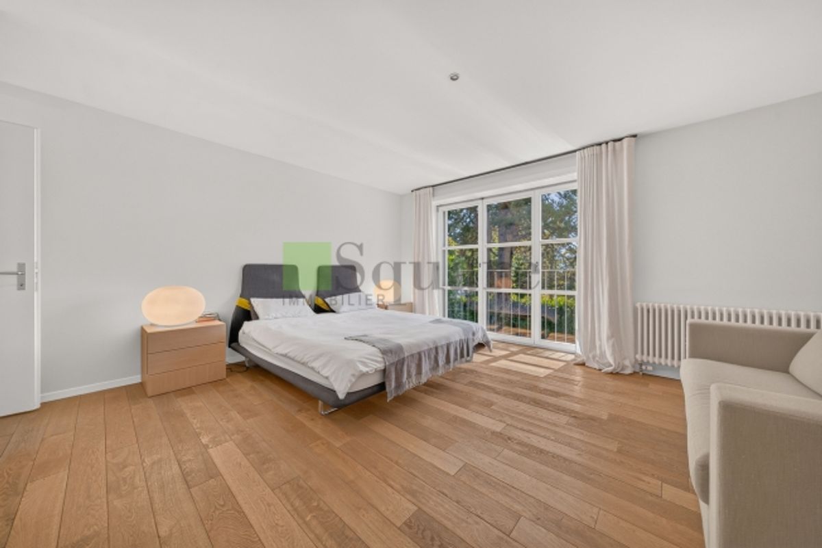 Prächtige freistehende Villa mit sieben Zimmern und Garten - 10