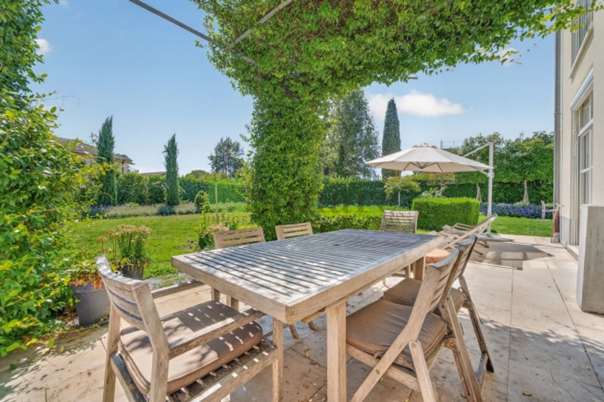 Prächtige freistehende Villa mit sieben Zimmern und Garten - 14