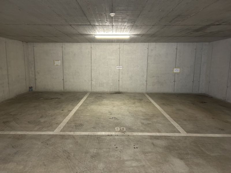 Parkplatz zur Miete in einer Garage in Losone - 2