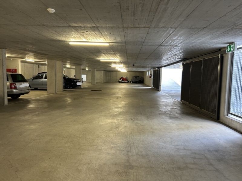 Parkplatz zur Miete in einer Garage in Losone - 4