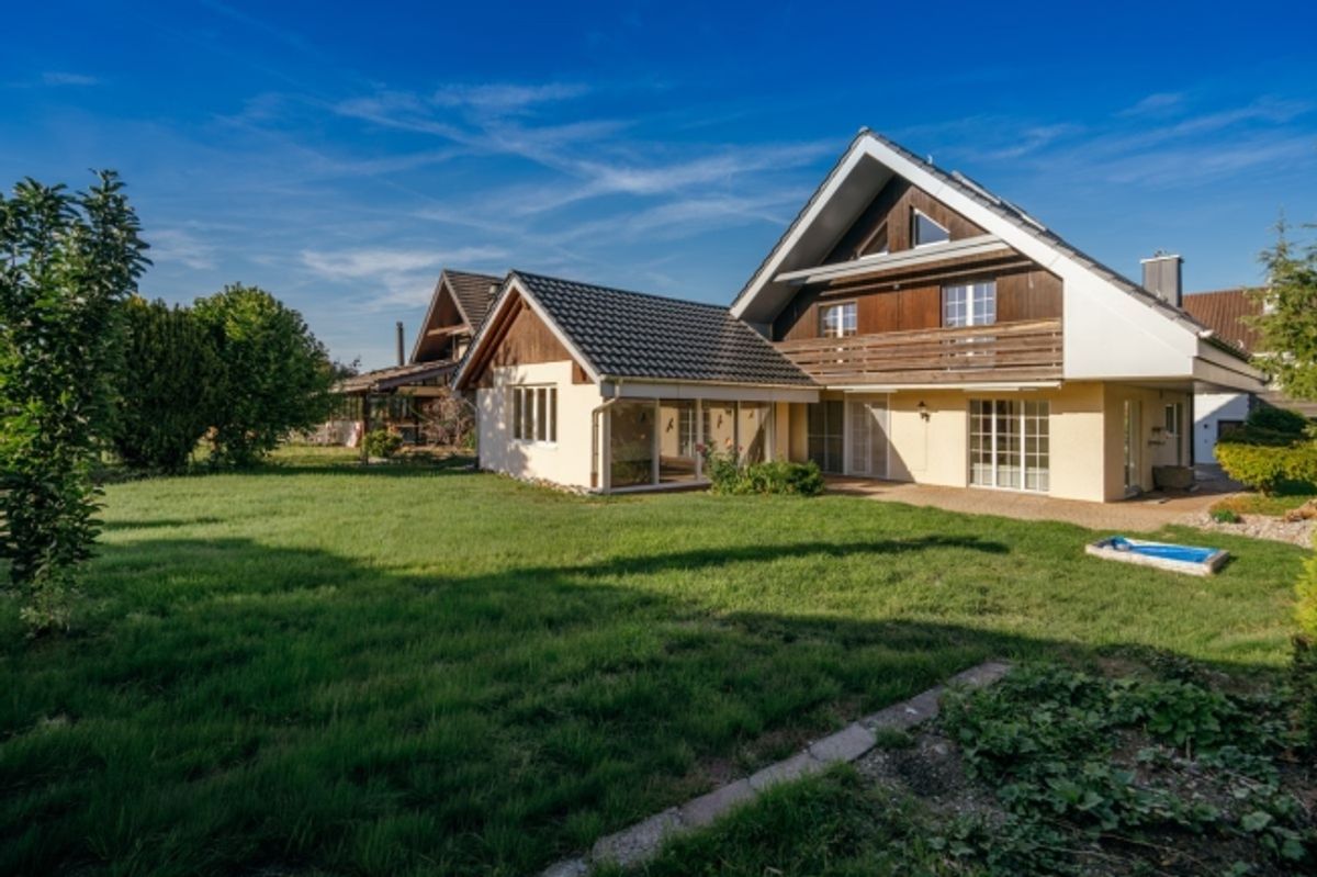 Freistehendes 6½-Zimmer Einfamilienhaus mit Wintergarten und viel Umschwung - 1