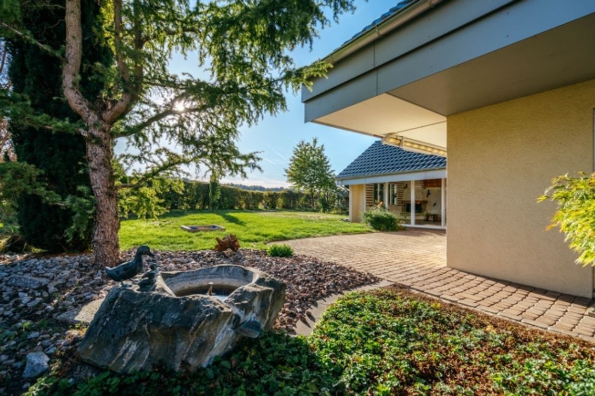 Freistehendes 6½-Zimmer Einfamilienhaus mit Wintergarten und viel Umschwung - 2