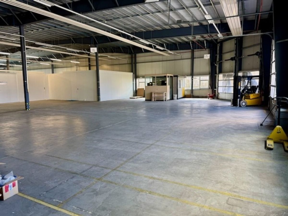 Zu vermieten - Industriegelände 300 bis 400 m² mit Laderampen - Val-de-Travers - 5