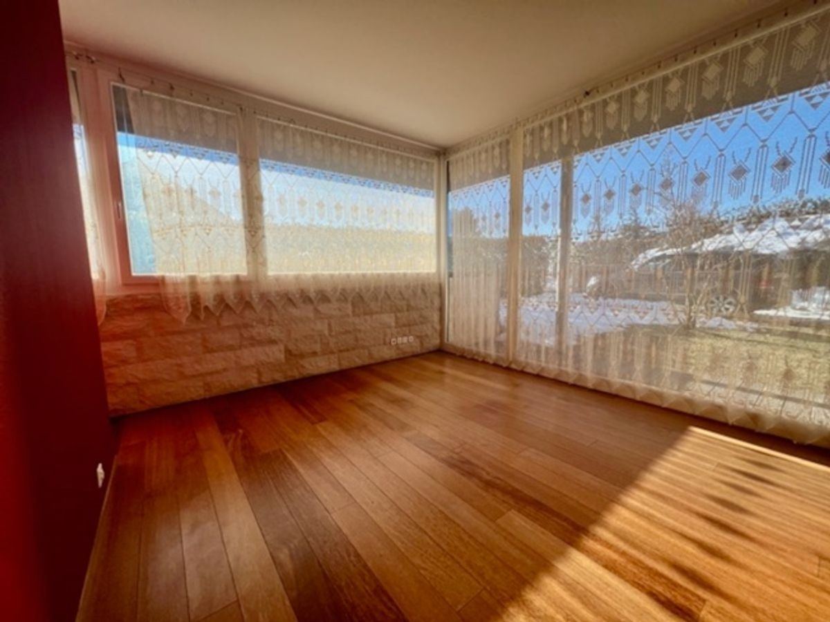 Machen Sie ein Angebot für diese hervorragende, außergewöhnliche Villa mit Blick auf den See und die Alpen - 3