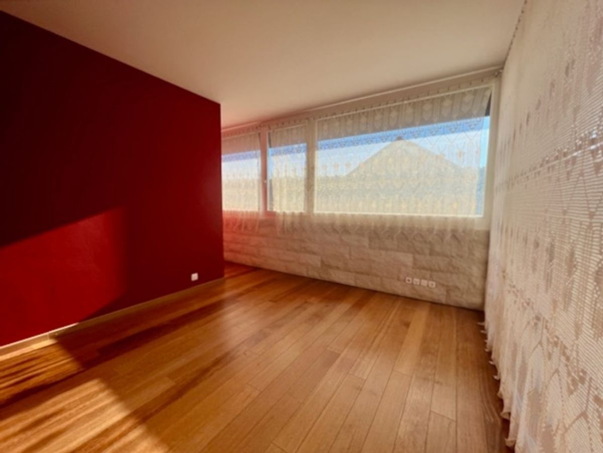 Machen Sie ein Angebot für diese hervorragende, außergewöhnliche Villa mit Blick auf den See und die Alpen - 8