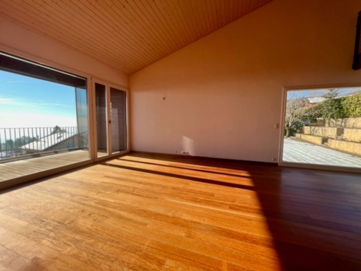Machen Sie ein Angebot für diese hervorragende, außergewöhnliche Villa mit Blick auf den See und die Alpen - 12
