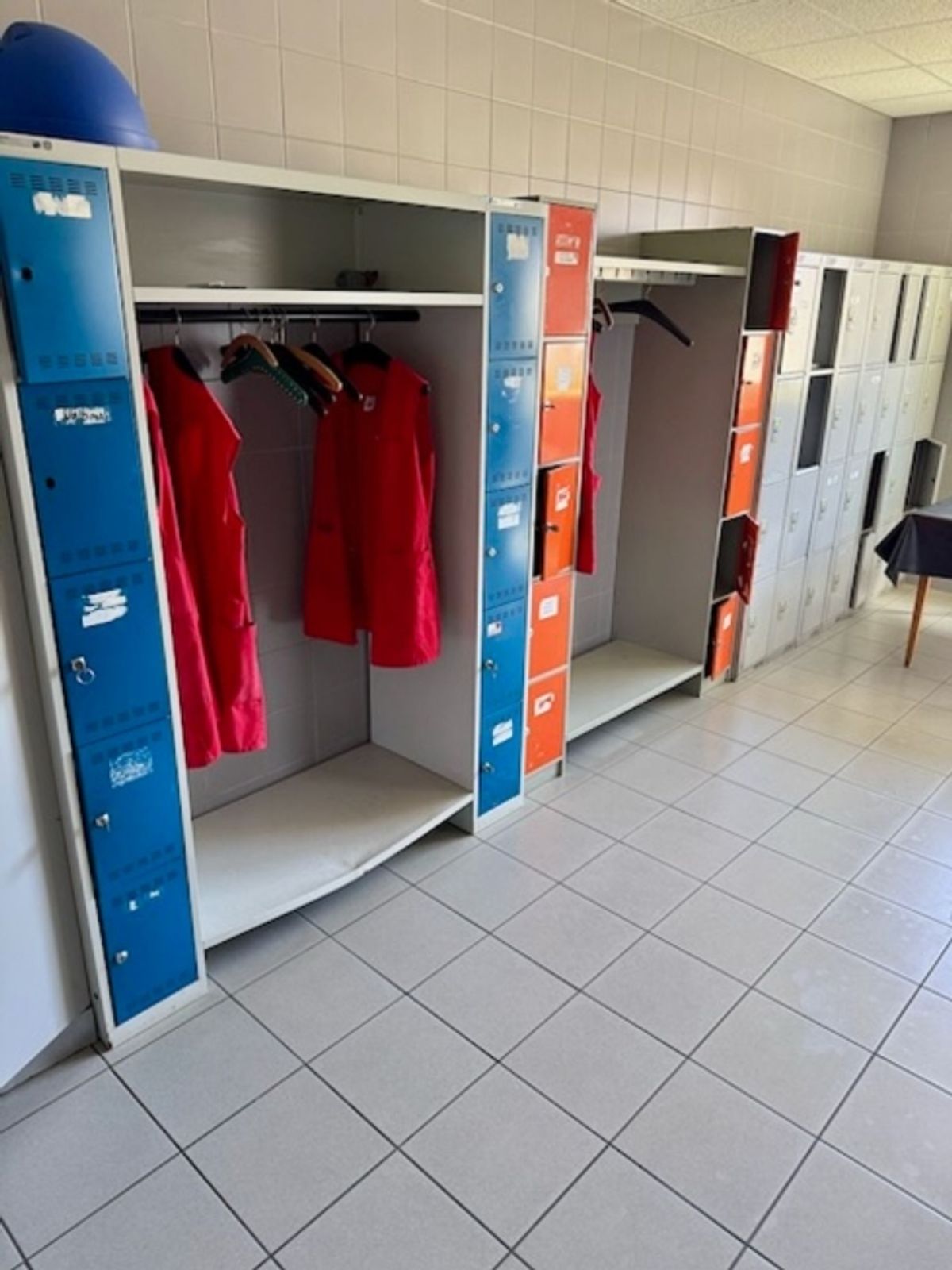 Zu vermieten - Industriegelände 300 bis 400 m² mit Laderampen - Val-de-Travers - 4