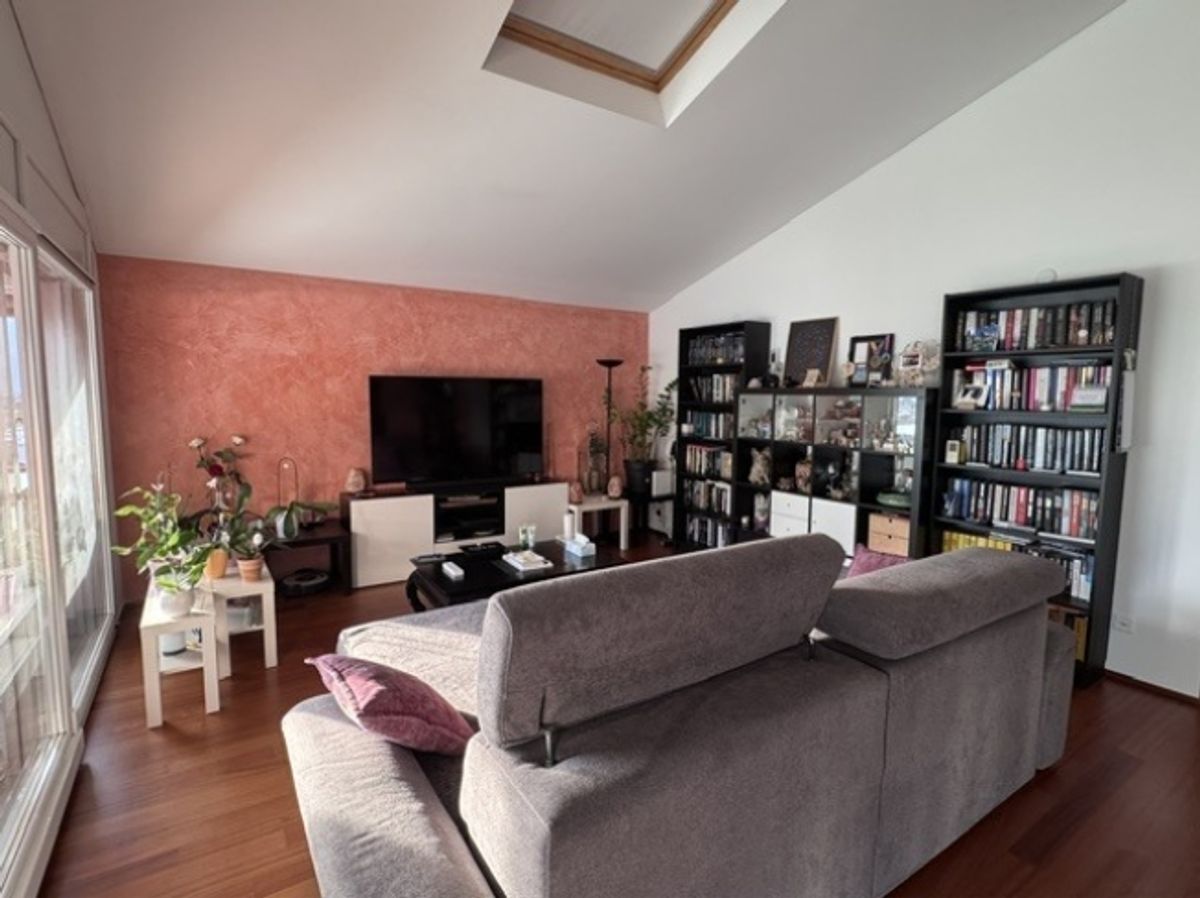 Zu vermieten Grosszügige 4.5-Zimmer-Wohnung mit Panoramaterrasse - 1