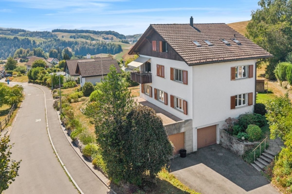 Charmantes Wohnhaus mit herrlicher Weitsicht - 0
