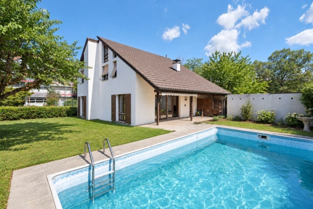 6.5 Zimmer Einfamilienhaus mit Garten und Pool - 0