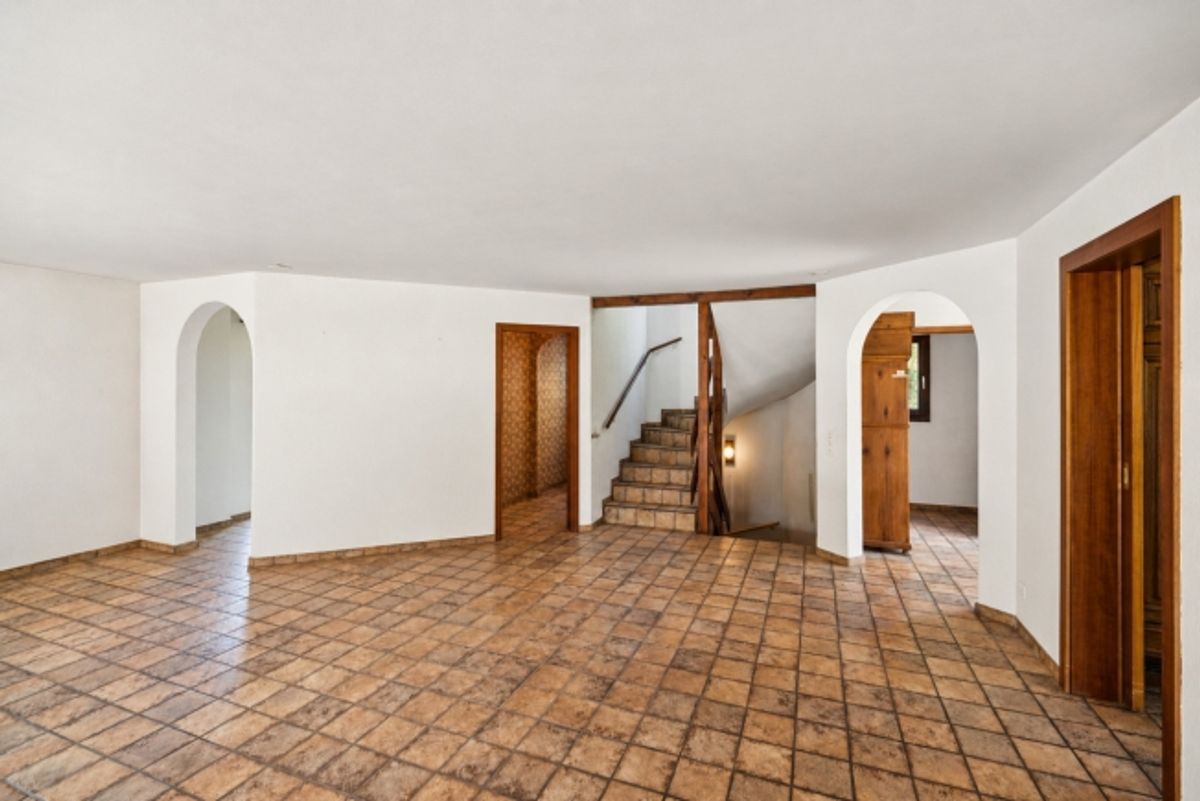 6.5 Zimmer Einfamilienhaus mit Garten und Pool - 1