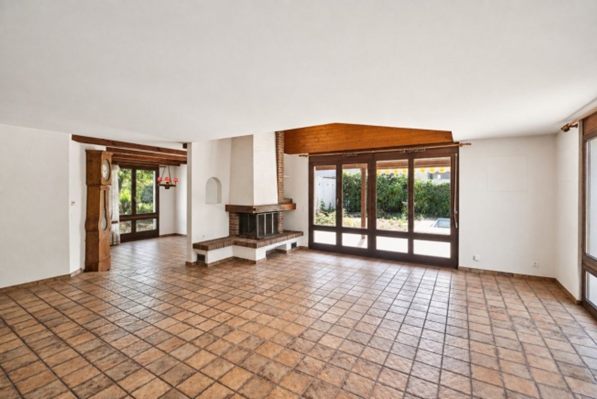 6.5 Zimmer Einfamilienhaus mit Garten und Pool - 3