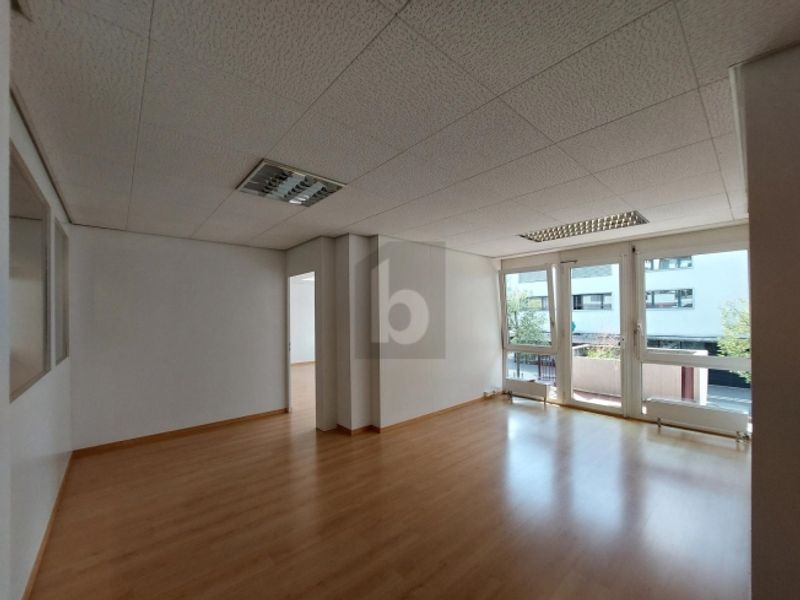 BEZUGSBEREITES BÜRO IM BELEBTEN ORTSKERN - 2