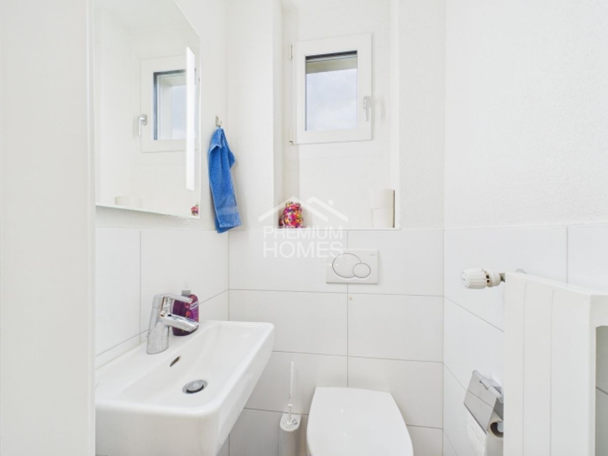 Exklusives Familienhaus mit zusätzlicher Wohneinheit, Pool und Doppelg - 12