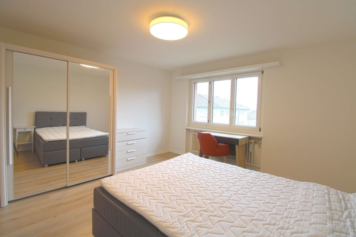 Furnished room in modernised apartment in a top location - 0