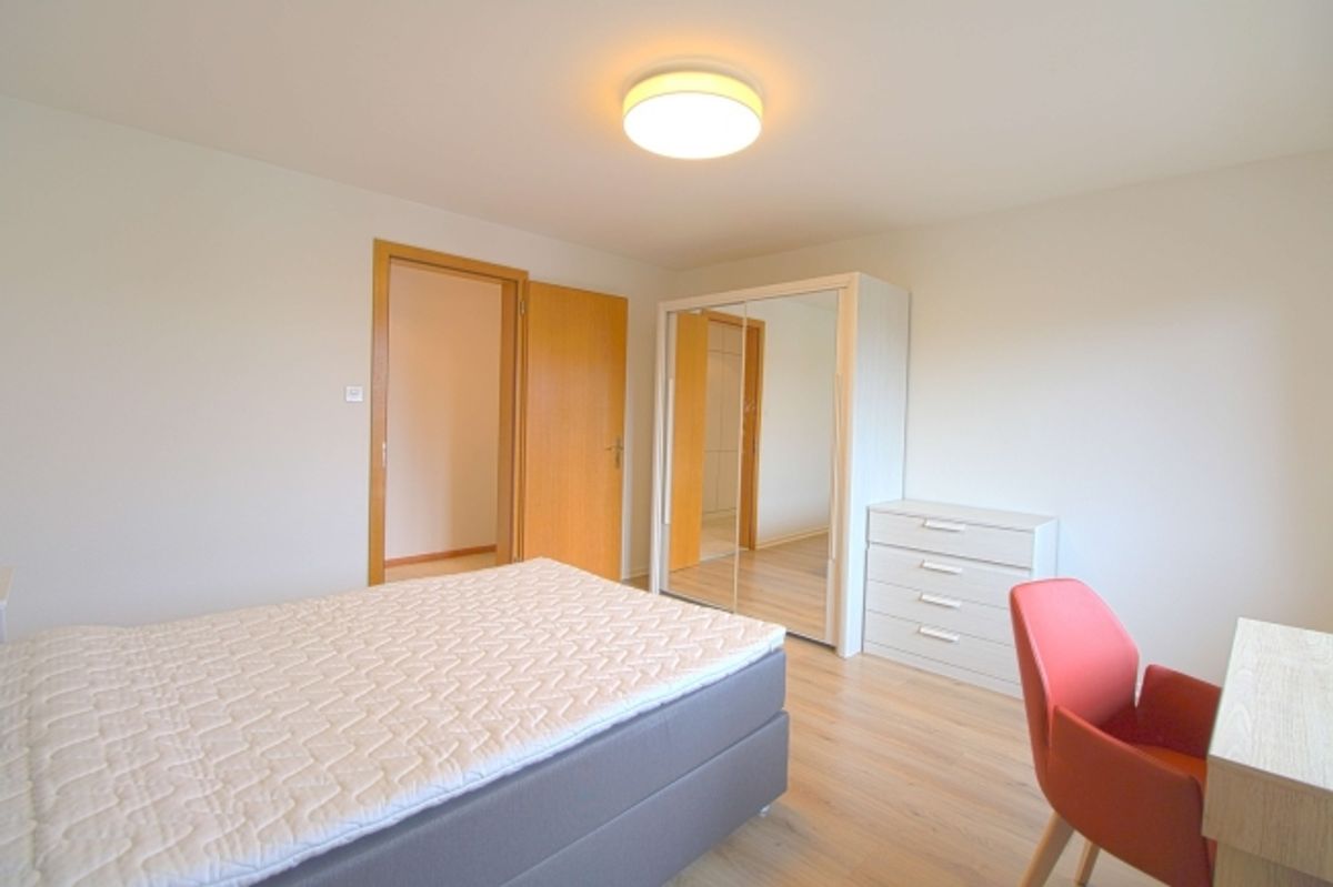 Furnished room in modernised apartment in a top location - 3