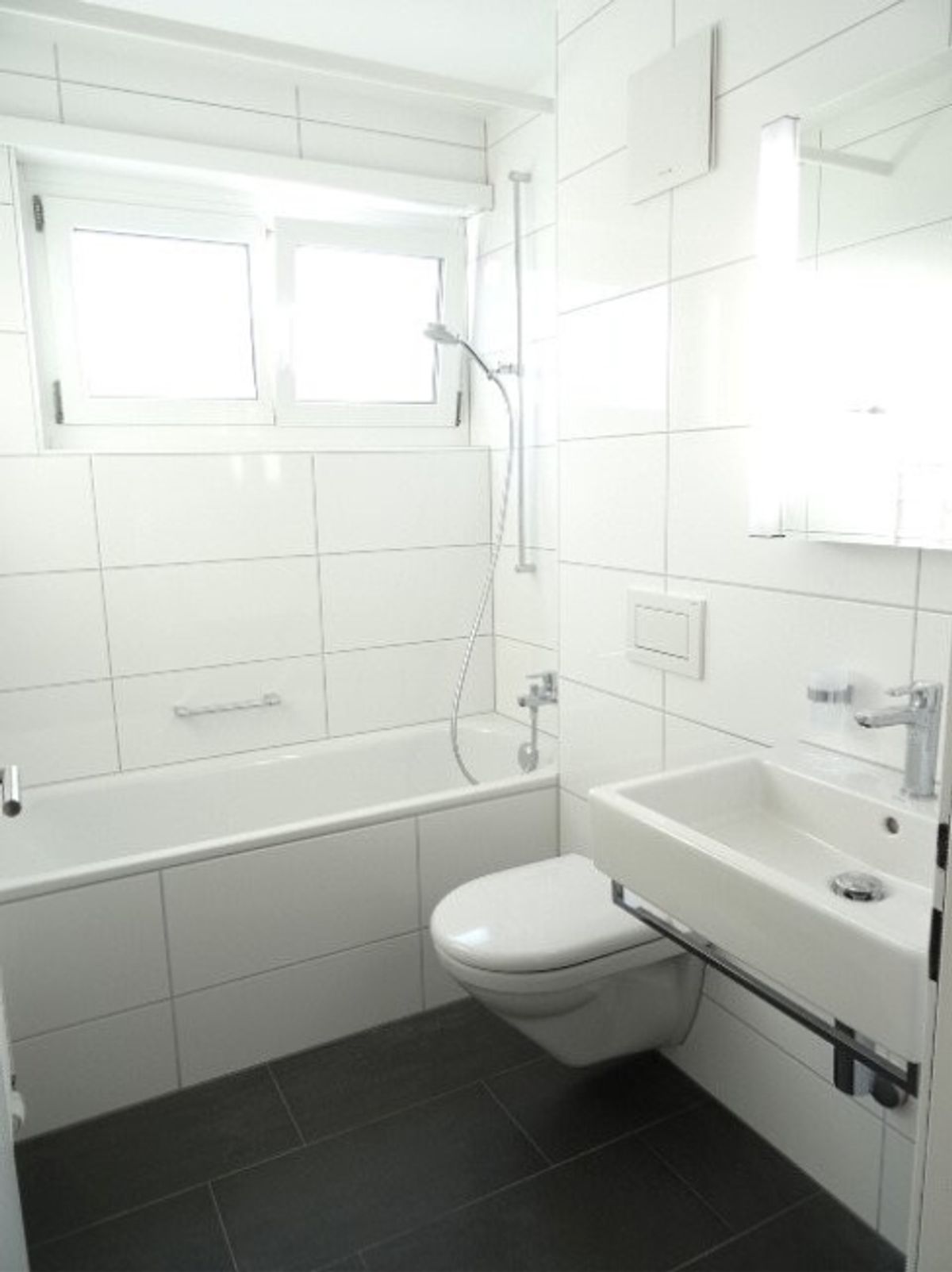 Moderne 3.5-ZW à 81 m² im 2. OG mit grossem Balkon - 3