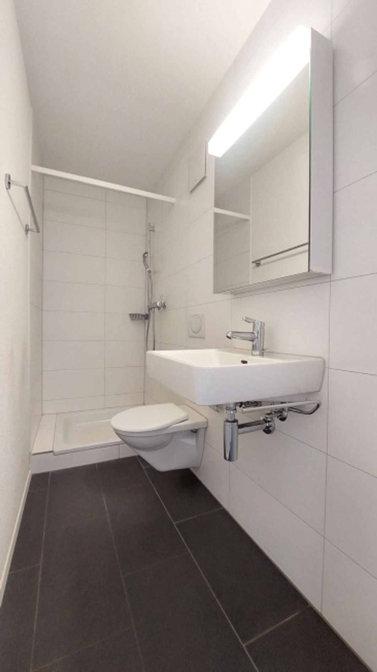 Grosszügige 3.5 Zimmerwohnung - 2