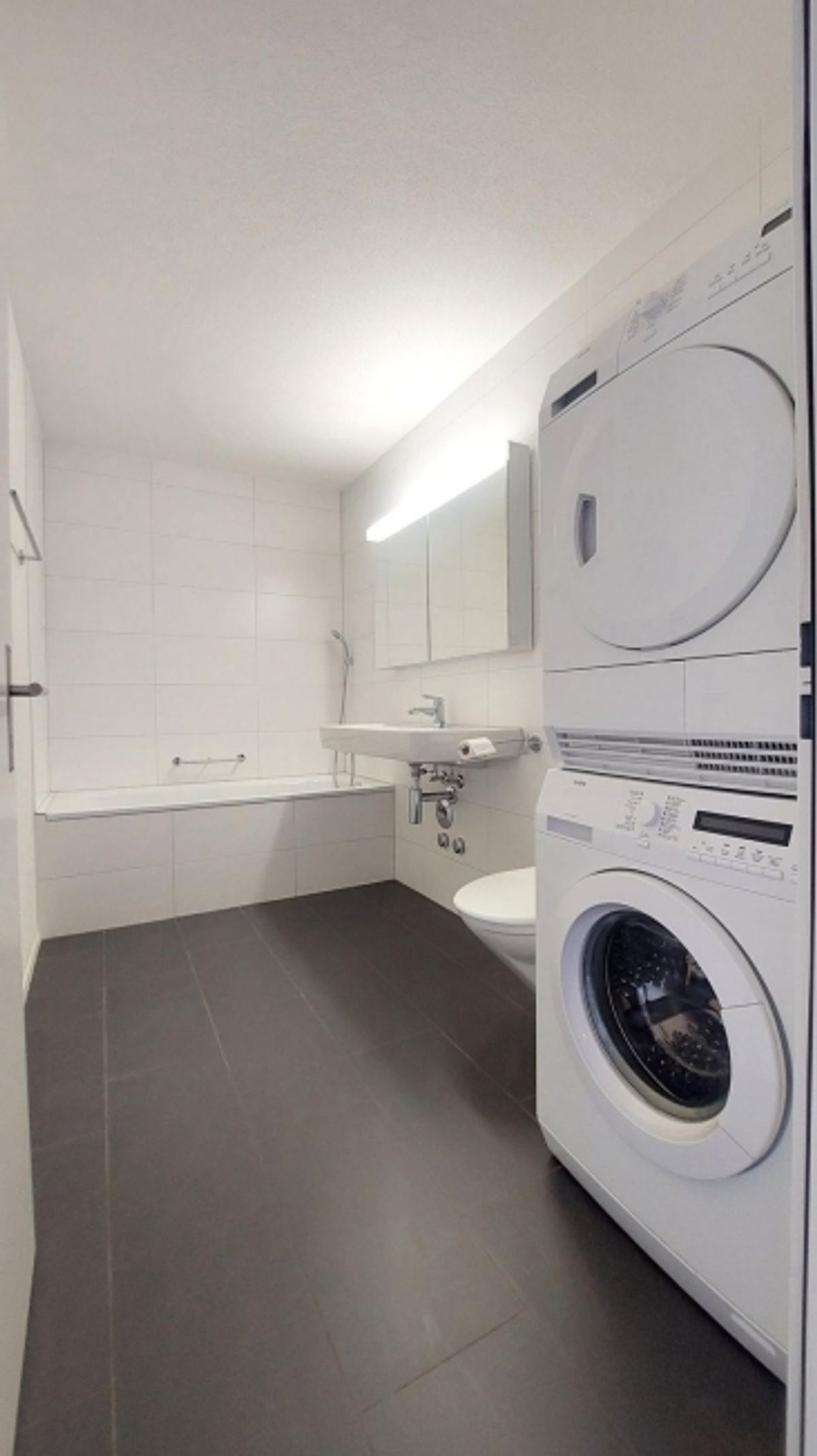 Grosszügige 3.5 Zimmerwohnung - 3