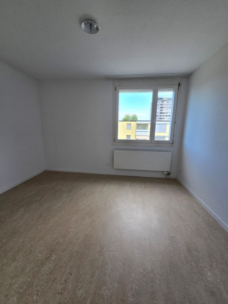 Grosszügige 4.5-Zimmer-Wohnung mit Balkon und Bergblick in Thun - 7