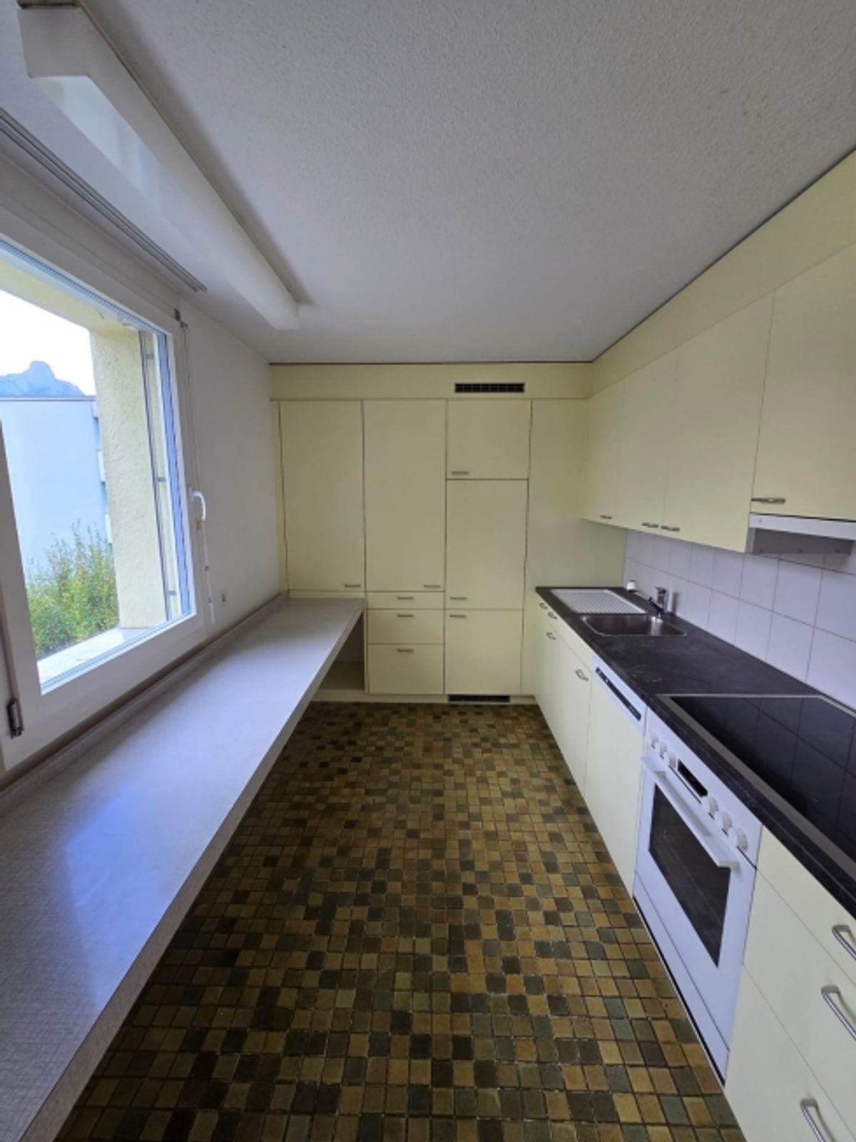 Grosszügige 4.5-Zimmer-Wohnung mit Balkon und Bergblick in Thun - 11