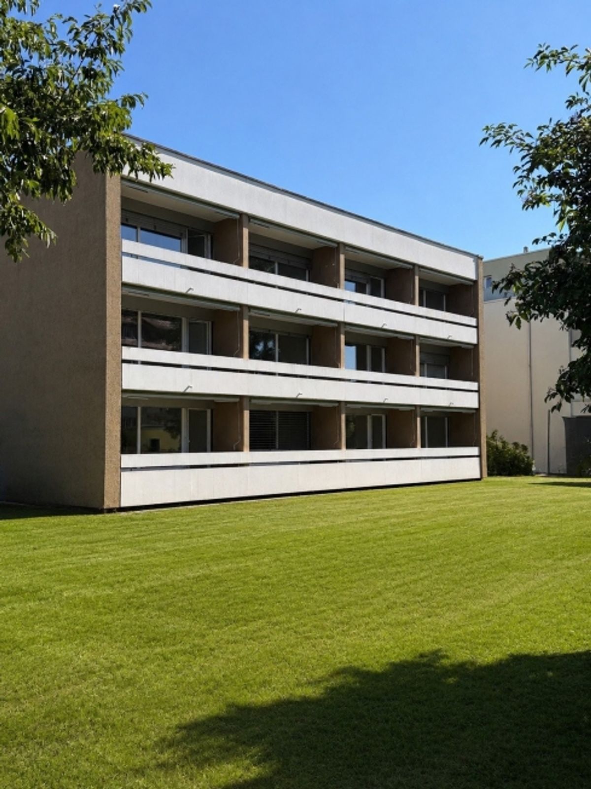 Helle, frisch renovierte Wohnung an zentraler Lage - 0