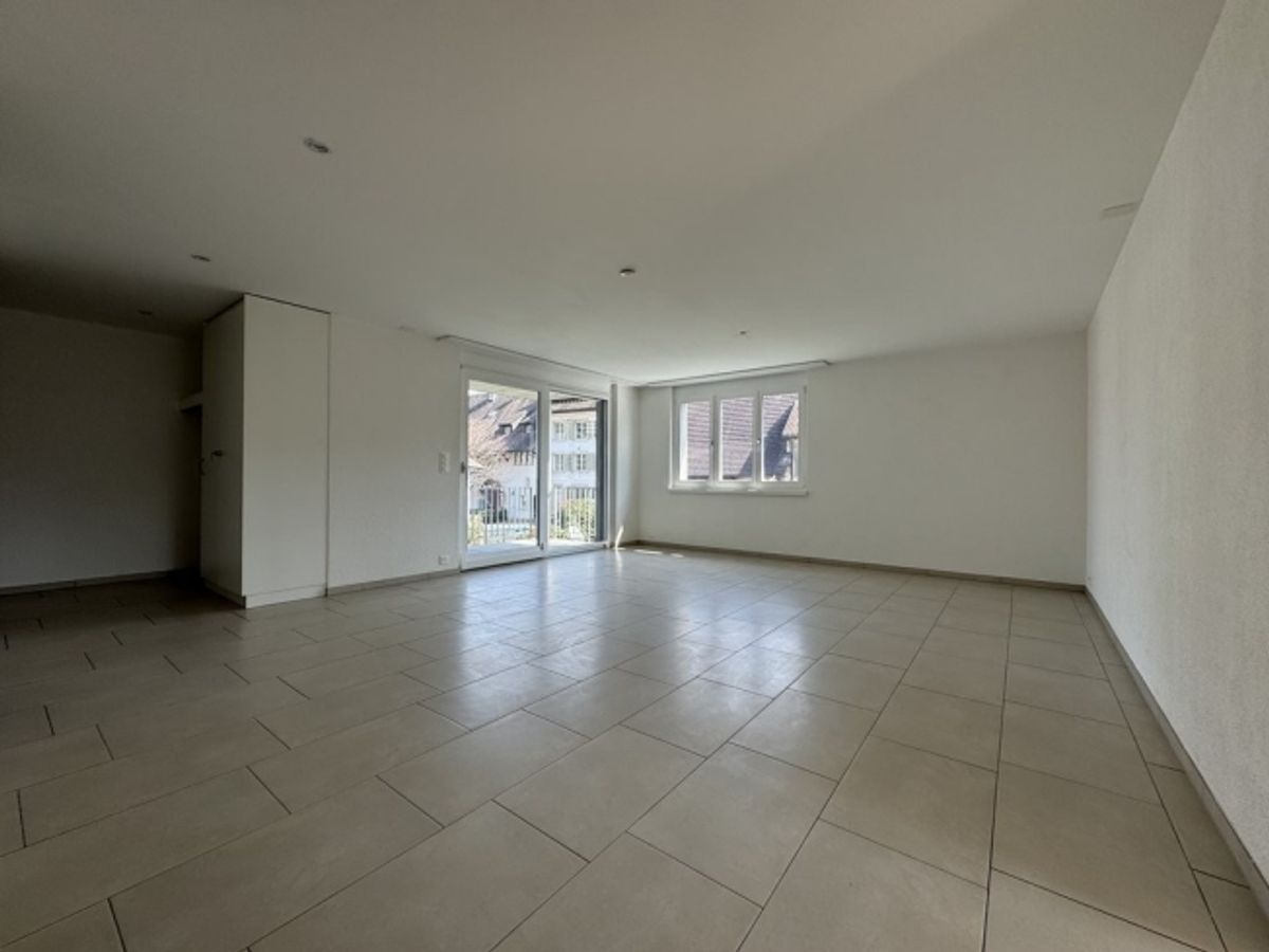 GEMÜTLICHE 4.5 ZIMMER-WOHNUNG IN BUBENDORF - 1