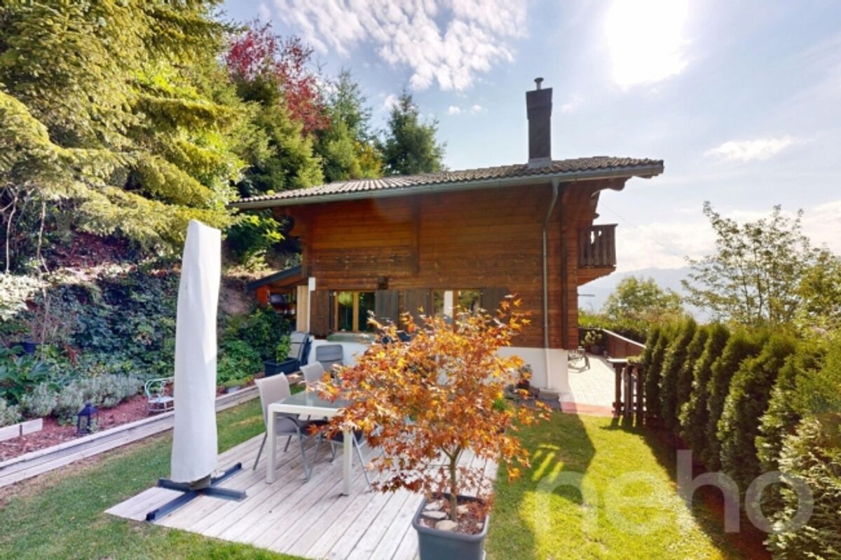Exklusiv 3-Zimmer-Chalet mit herrlicher Aussicht - 0