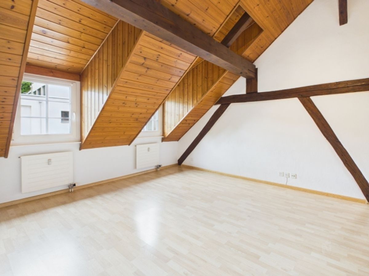 Charmante Maisonettewohnung mit neuer Küche, eigener Waschmaschine und viel Platz - 2
