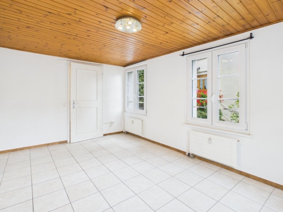 Charmante Maisonettewohnung mit neuer Küche, eigener Waschmaschine und viel Platz - 7
