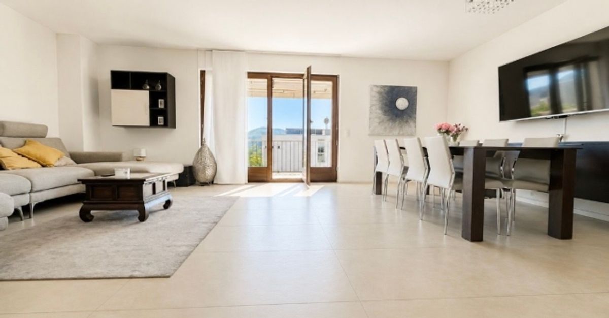 Villa mit privatem Garten und angenehmer offener Aussicht - 0