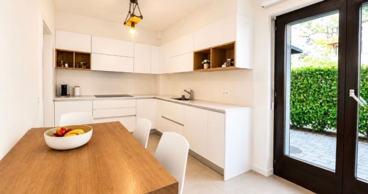 Villa mit privatem Garten und angenehmer offener Aussicht - 2