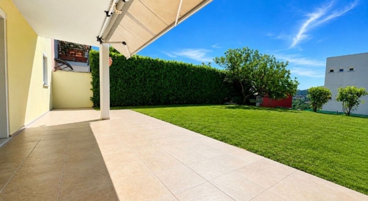 Villa mit privatem Garten und angenehmer offener Aussicht - 4