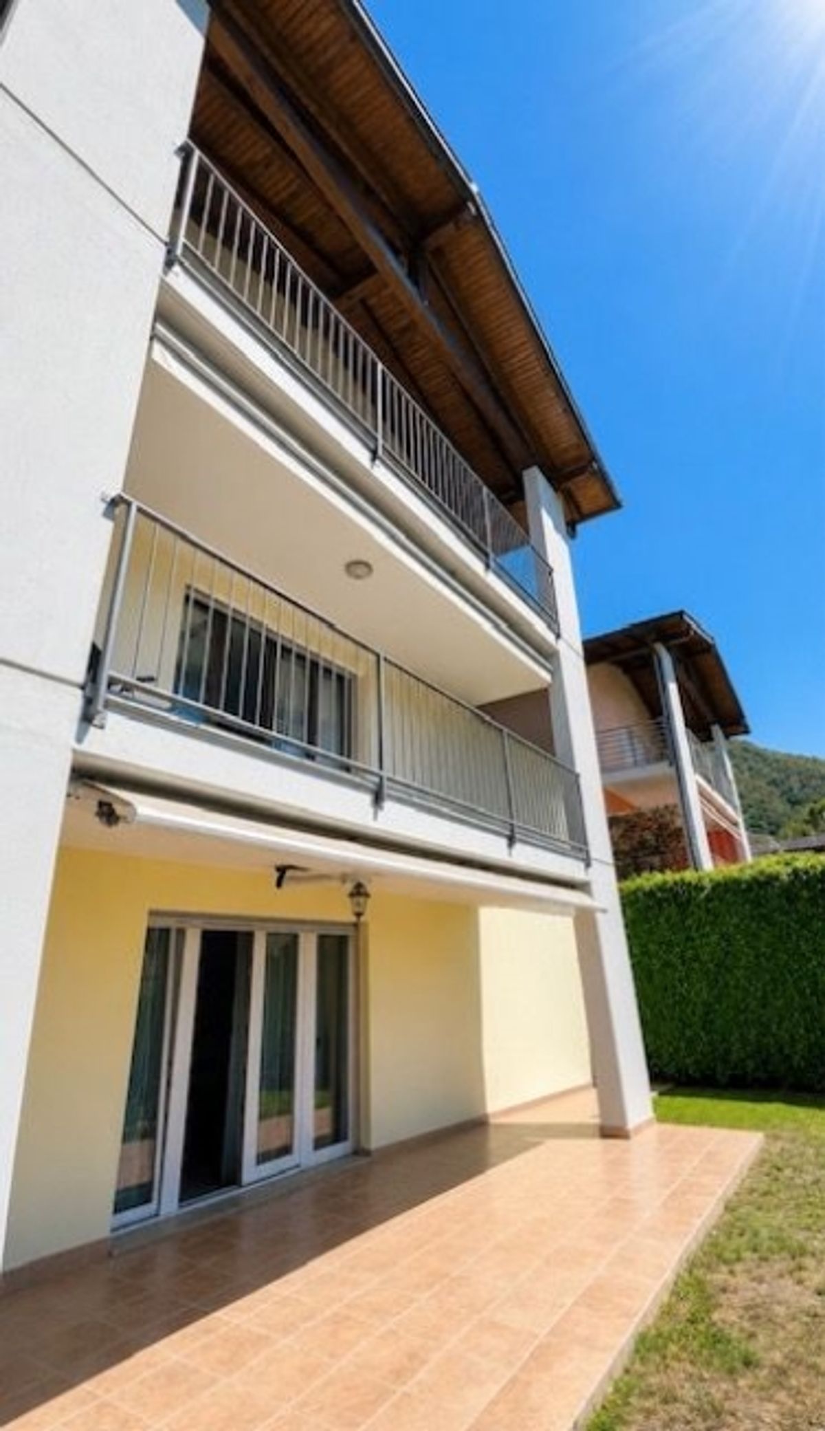 Villa mit privatem Garten und angenehmer offener Aussicht - 9
